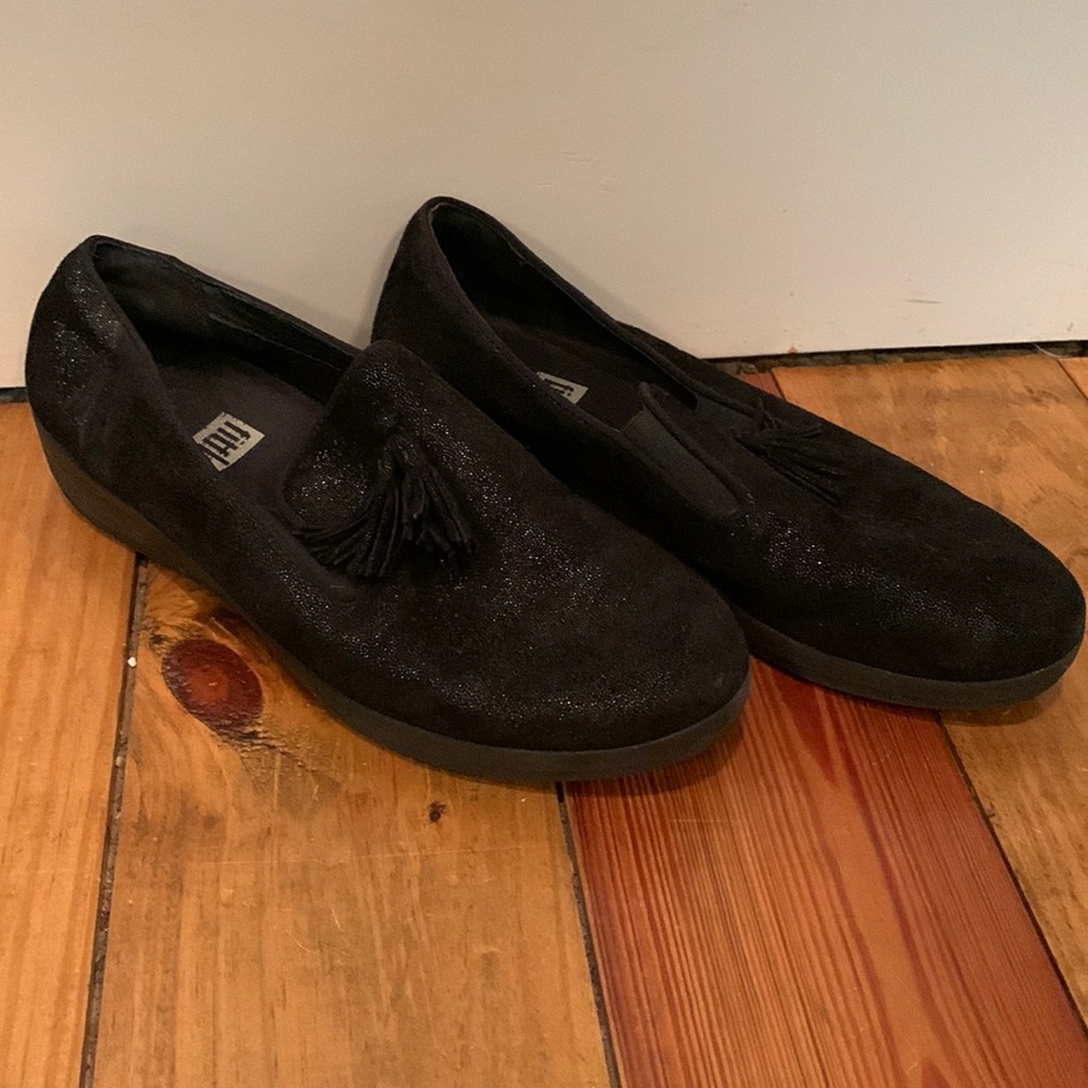 Shiny black Fitflops